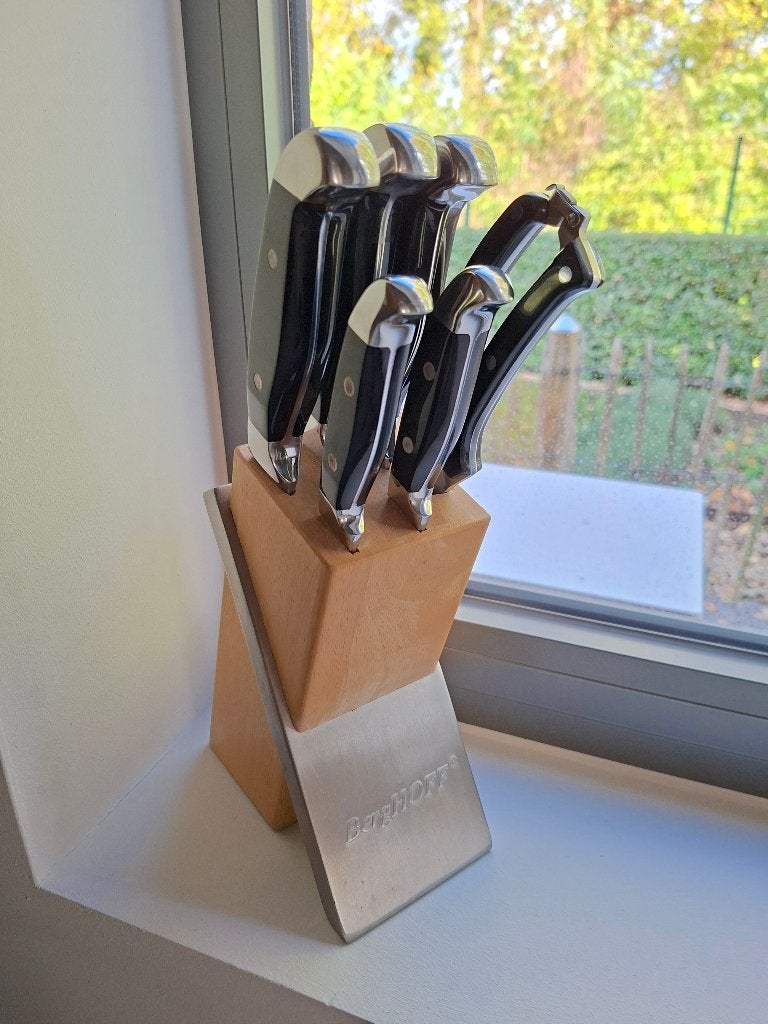 Set de couteaux BergHOFF premium + bloc et fusil à aiguiser, Maison & Meubles, Enlèvement, Utilisé, Autres marques, Inox ou Chrome