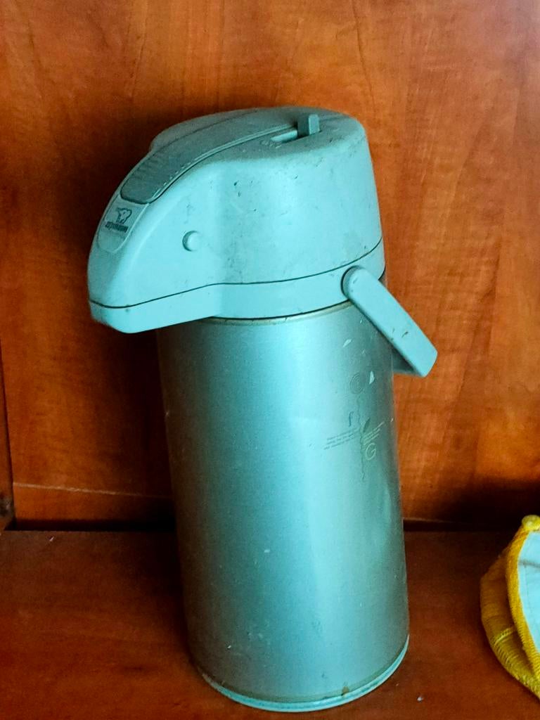 Thermos à pompe 1,9L, Enlèvement