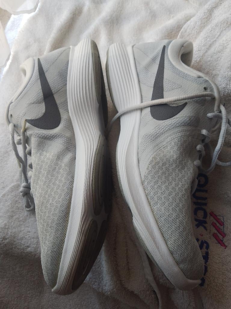45.5 nike revolution 4 in heel goede staat, Vêtements | Hommes, Chaussures, Nike, Comme neuf, Chaussures de sport, Envoi