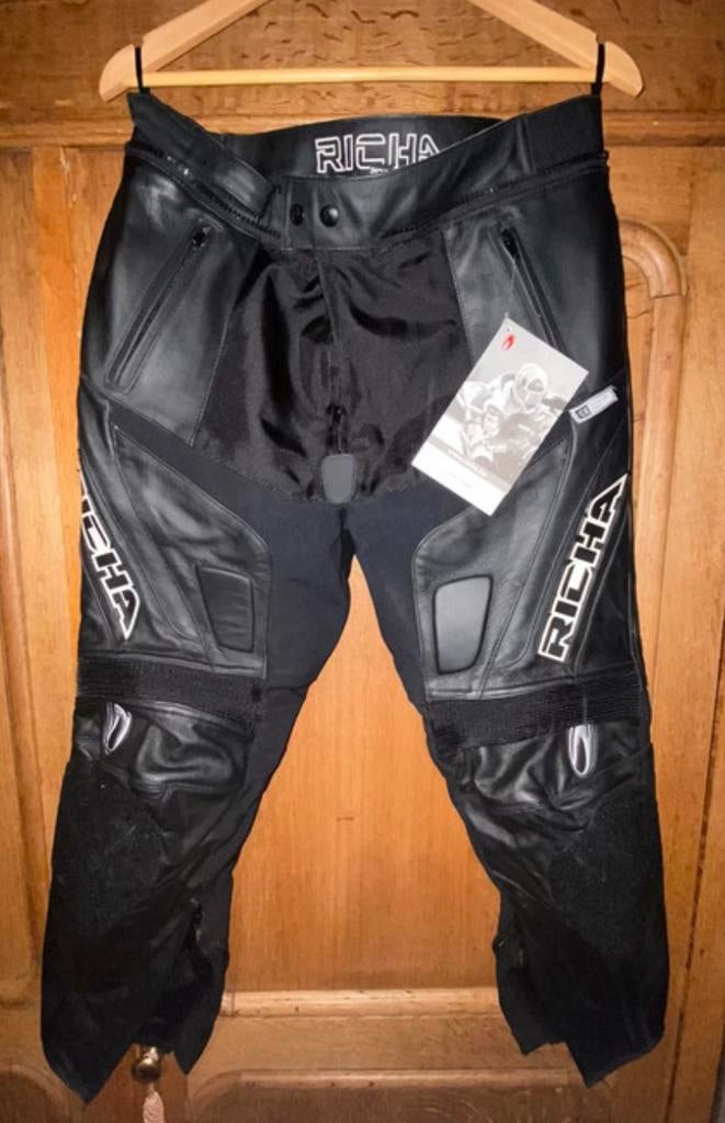Pantalon de moto en cuir RICHA noir/blanc D:54S UK:36S NEUF, Enlèvement, Neuf, avec ticket, Pantalon | cuir