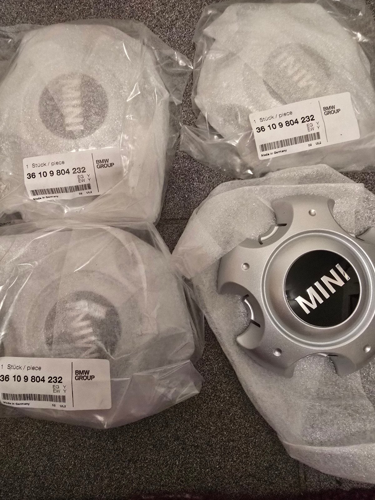 Een set van 4 Mini r60 r61 velgen center caps 36109804232, Ophalen, Nieuw, Mini