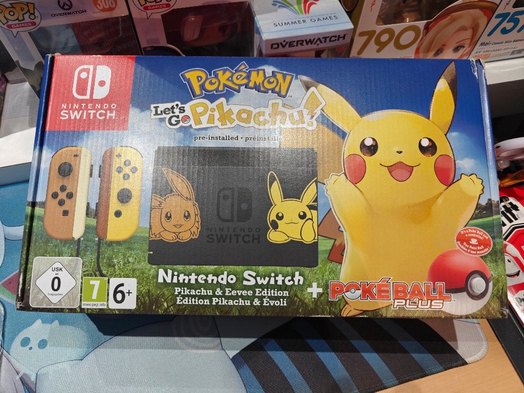 Nintendo switch Pikachu & Eevee Edition + Pokéball plus, Games en Spelcomputers, Spelcomputers | Nintendo Switch, Ophalen, Zo goed als nieuw