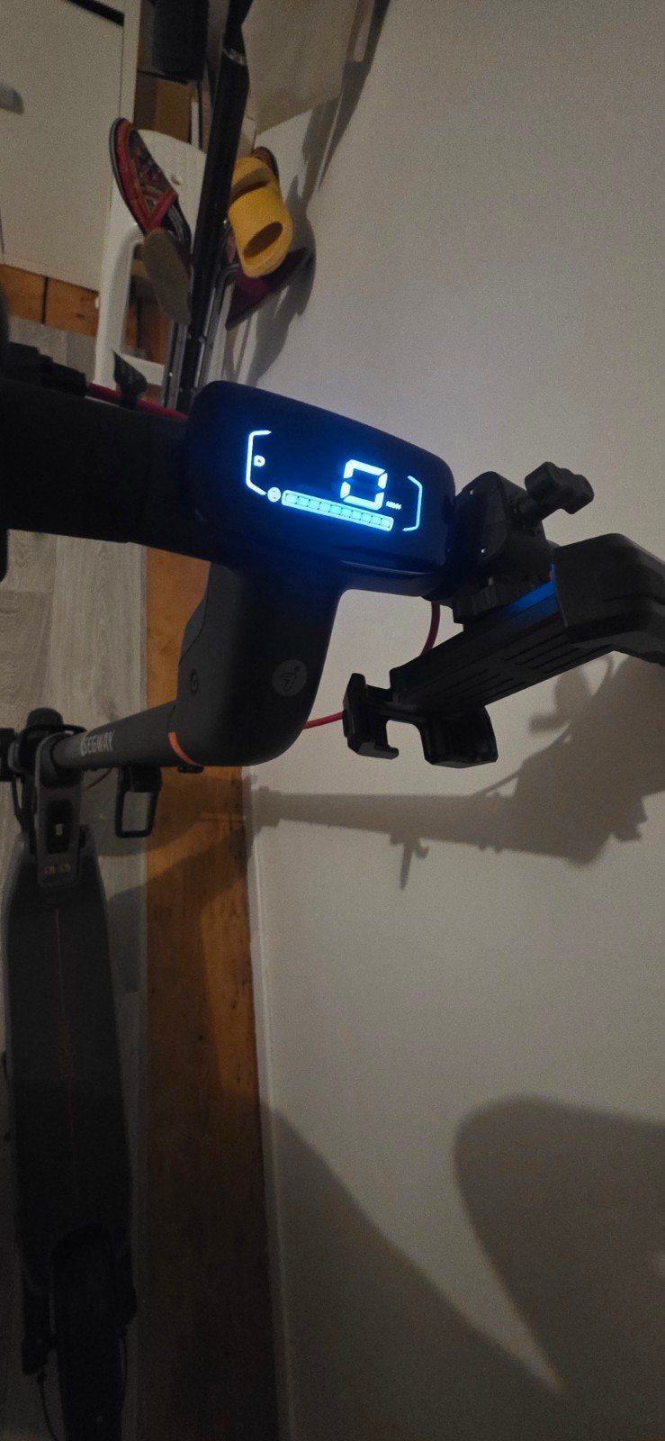 je vendre trotinette electrique presque neuf mêmes pas 1 moi, Enlèvement ou Envoi, Comme neuf