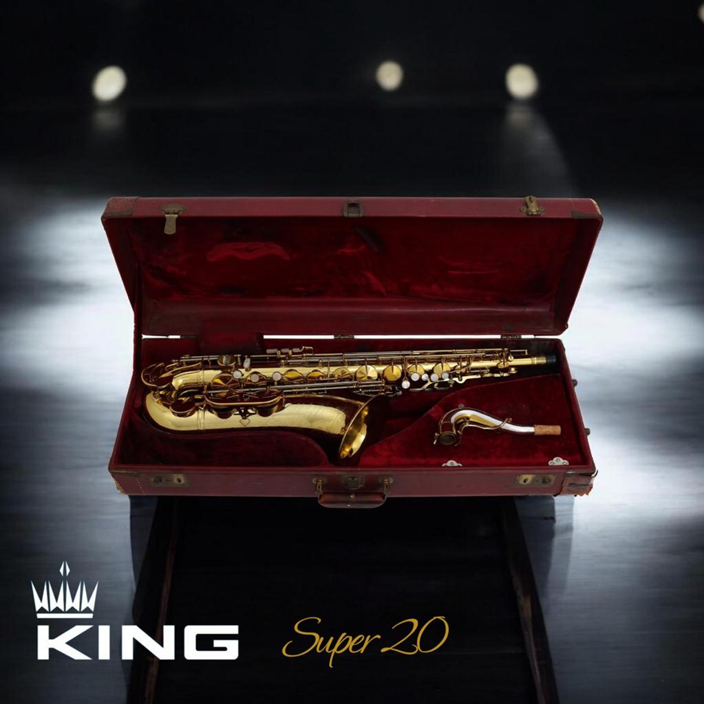 King Super 20 tenor 1952 in uitmuntende staat, Muziek en Instrumenten, Blaasinstrumenten | Saxofoons, Ophalen of Verzenden, Tenor