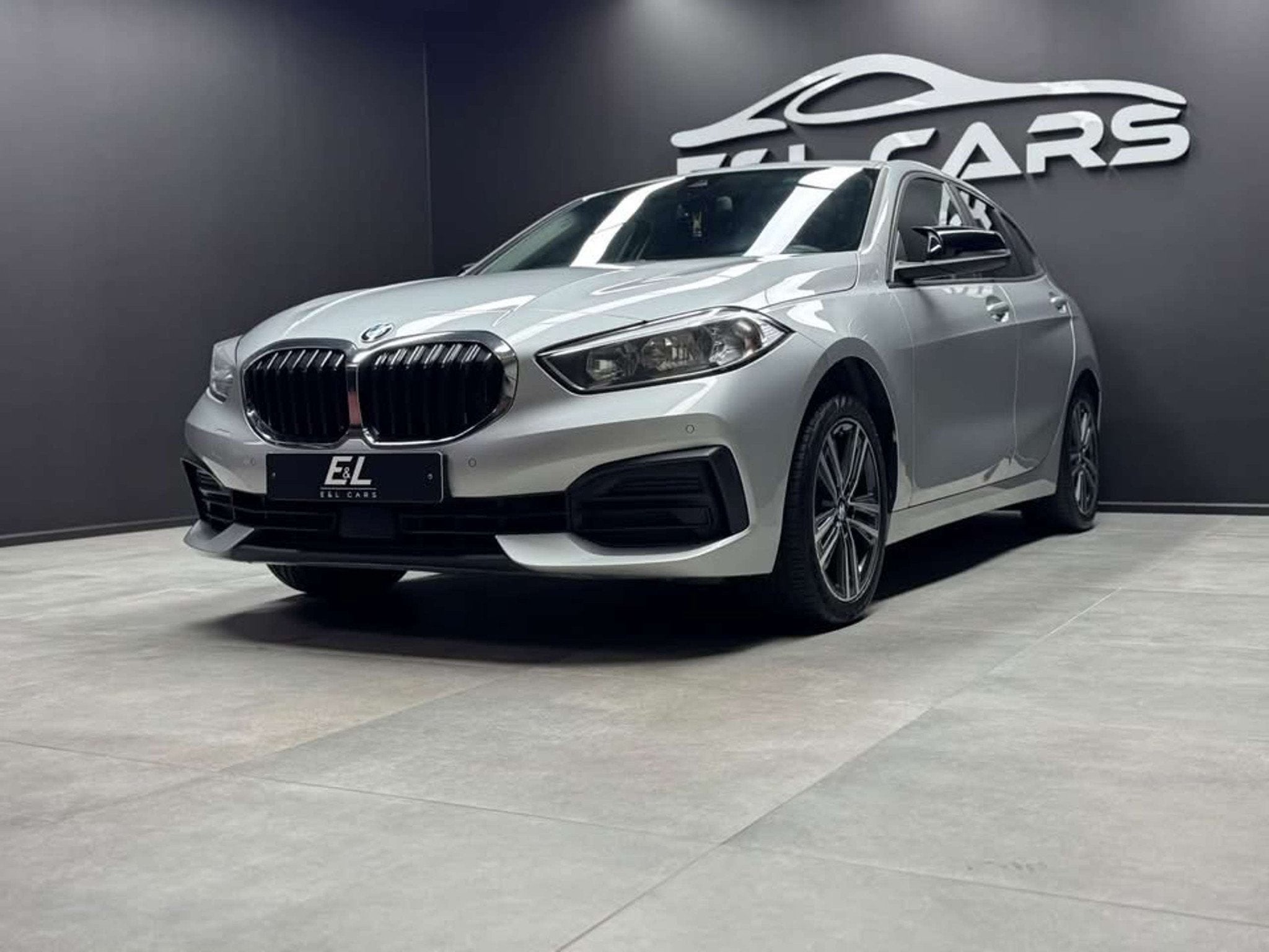 BMW 1 Serie 118 118 d *12 mois de garantie*, Argent ou Gris, Achat, Entreprise, Boîte manuelle