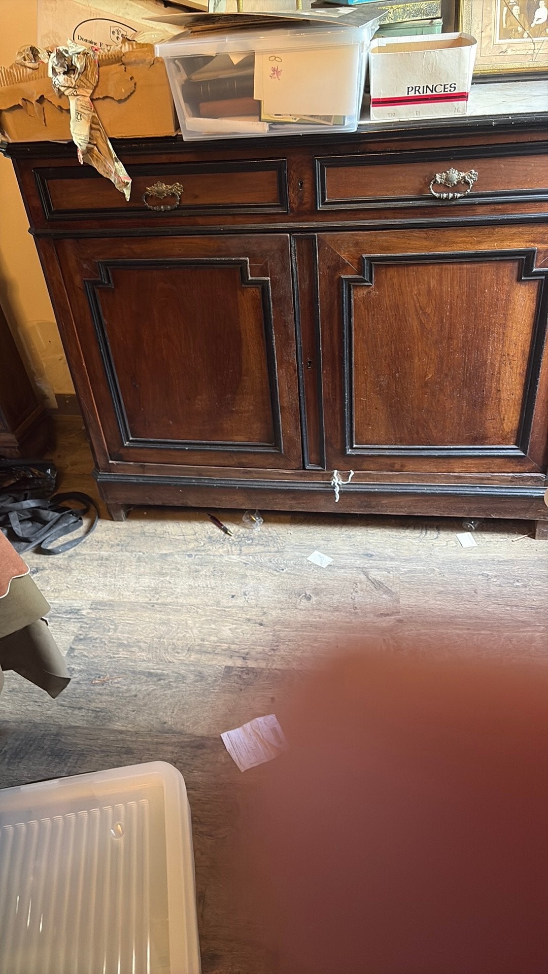 Armoire à vendre, Enlèvement