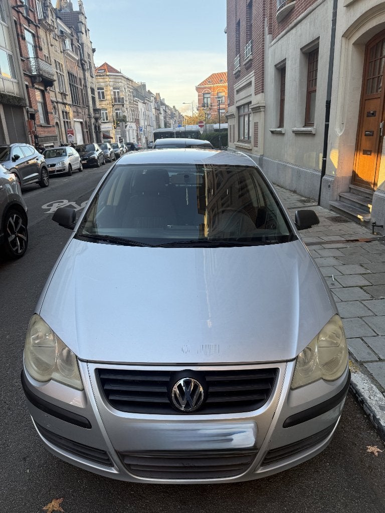 VW Polo 1.2 Essence 2005 - 157.000 km - Euro 4 - En l'état, Autos, 144 g/km, Argent ou Gris, Achat, Boîte manuelle
