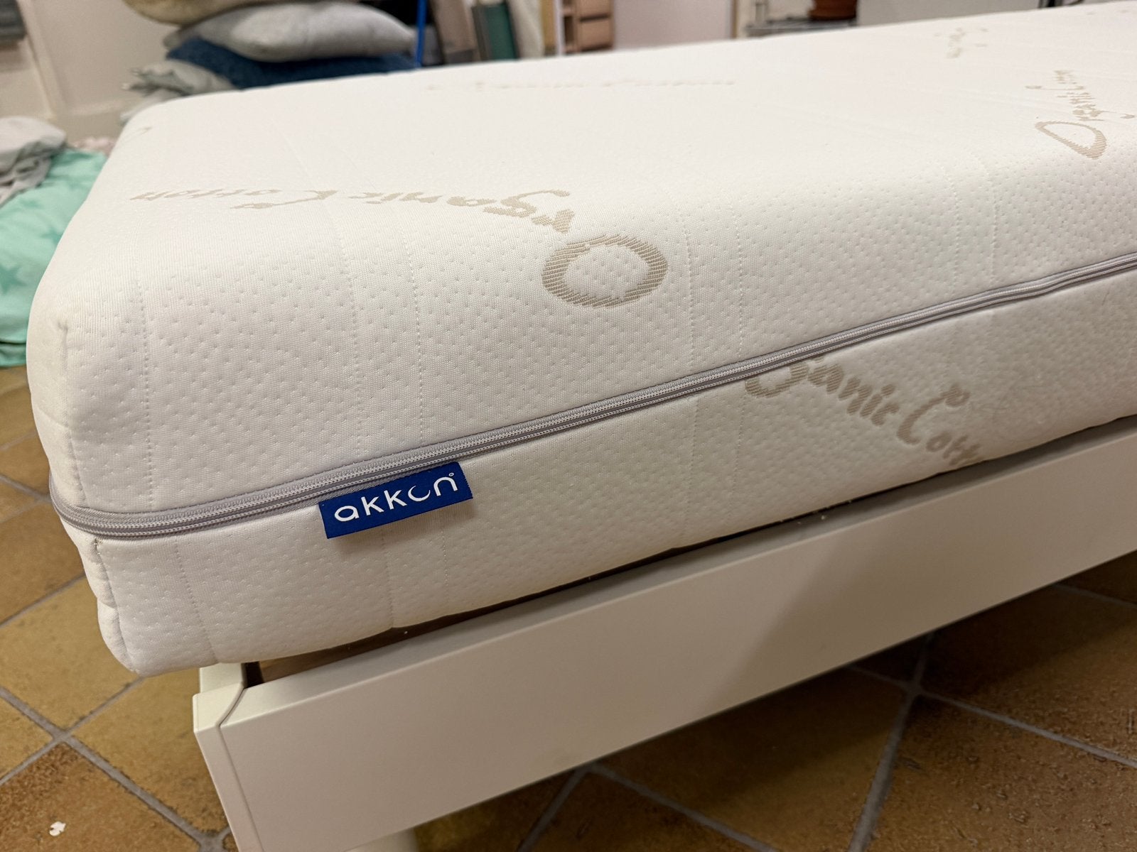 Lit électrique 1p + matelas + protecteur + literie + duvet, Enlèvement, Comme neuf