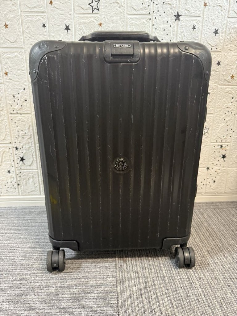 RIMOWA x MONCLER Topas Stealth Koffer Zeldzaam, Handtassen en Accessoires, Ophalen of Verzenden, Gebruikt, Uitschuifbare handgreep
