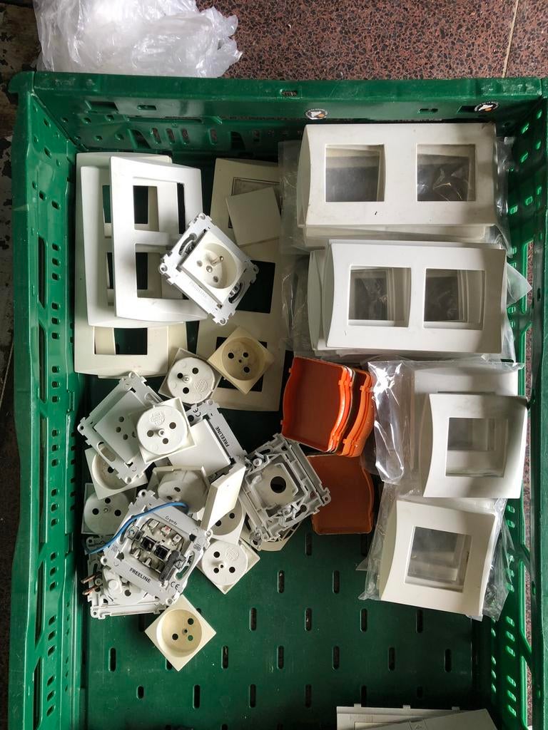 Afdekplaatjes stopcontacten, Doe-het-zelf en Bouw, Elektriciteit en Kabels, Ophalen of Verzenden