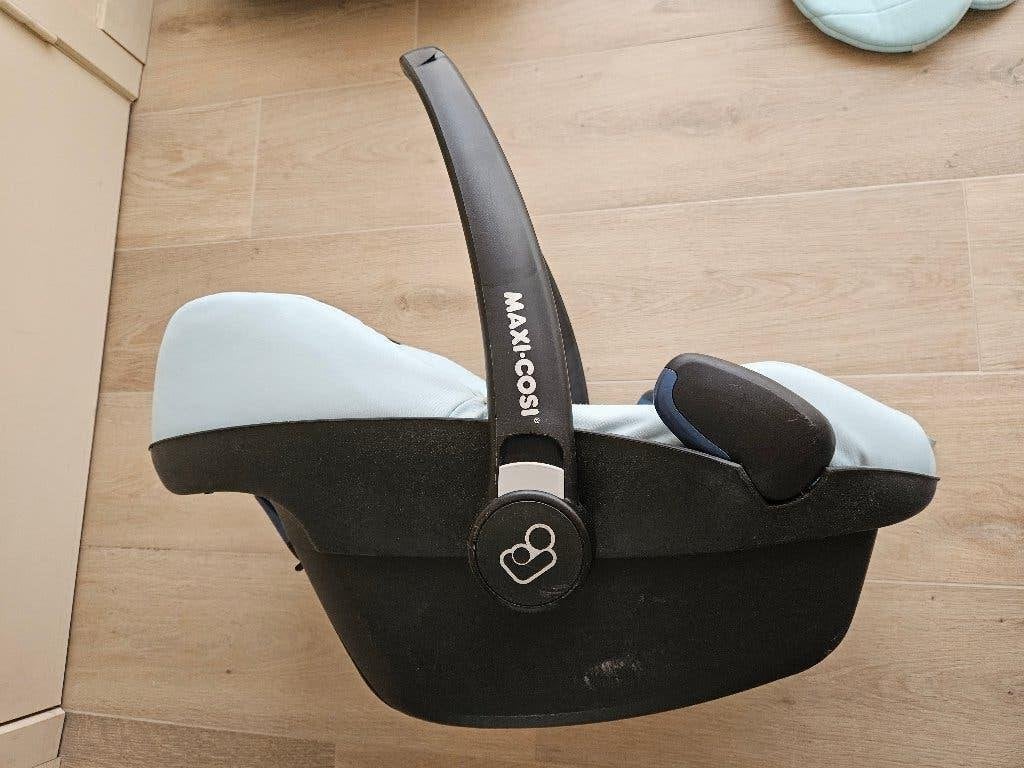 Maxi cosi pebble met familyfix base, Enfants & Bébés, Sièges auto, Enlèvement, Utilisé, Ceinture de sécurité ou Isofix, Maxi-Cosi
