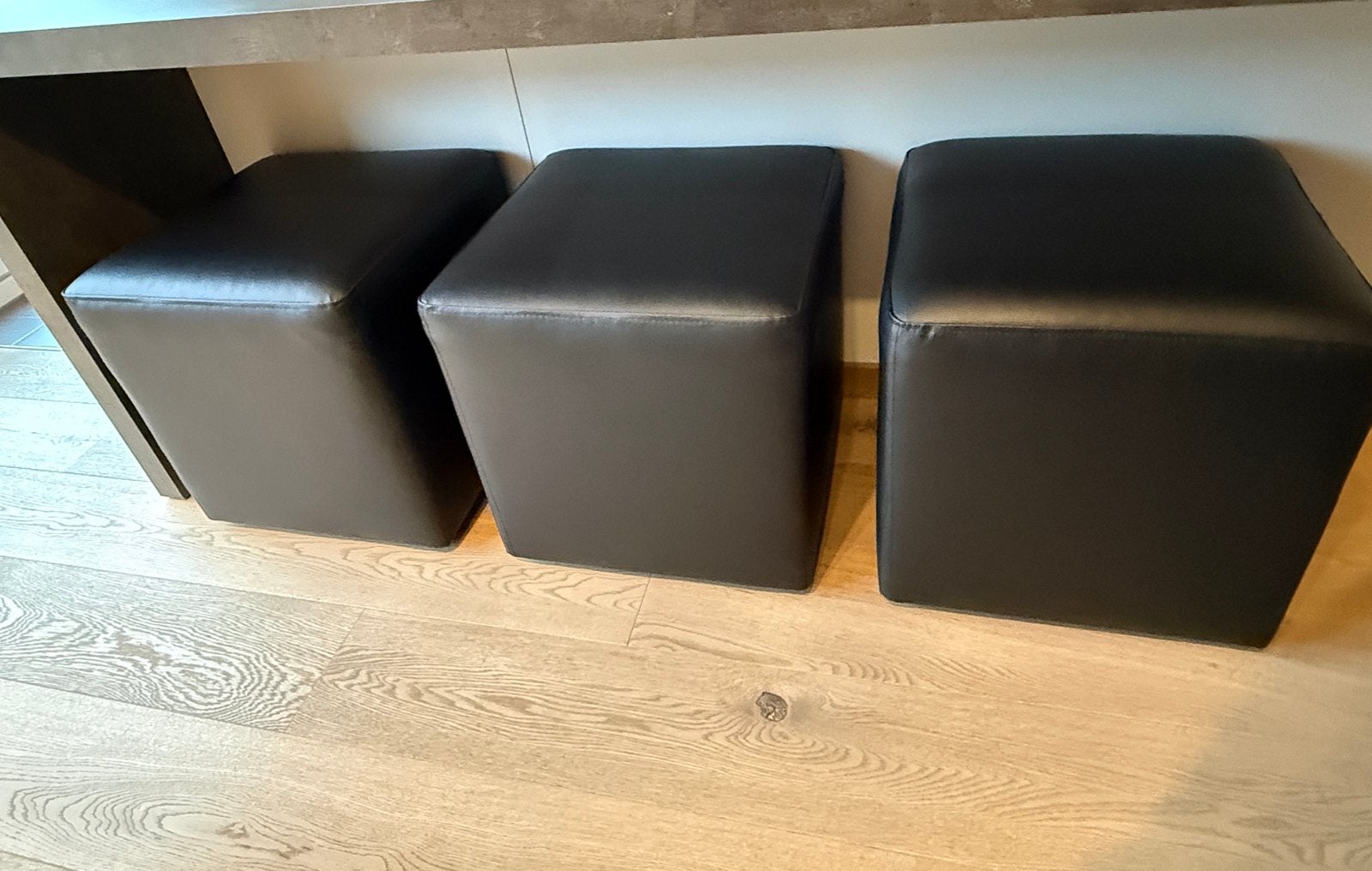 Poef 3 stuks, Ophalen, Zo goed als nieuw
