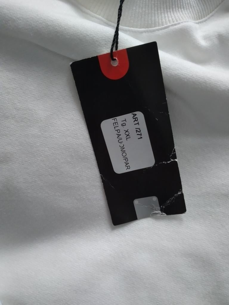 Sweat homme, Enlèvement