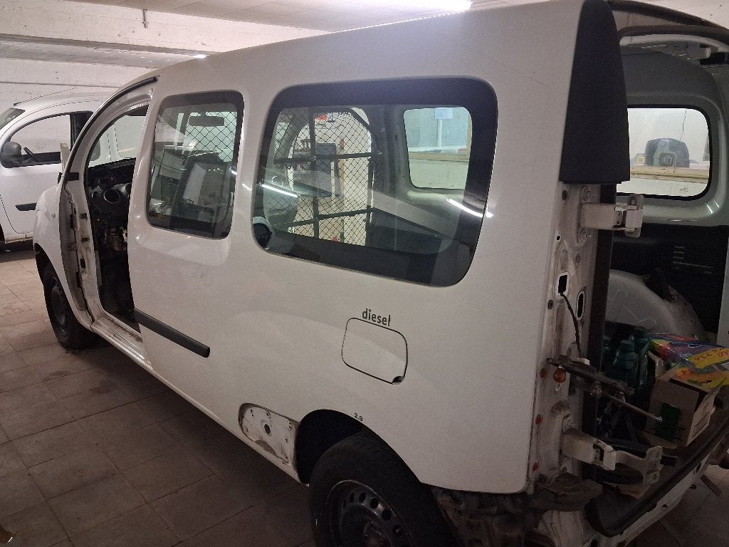 Renault Kangoo pour pièces. Papier OK, Autos, Achat, Entreprise, 2 places, Entretenue par le concessionnaire