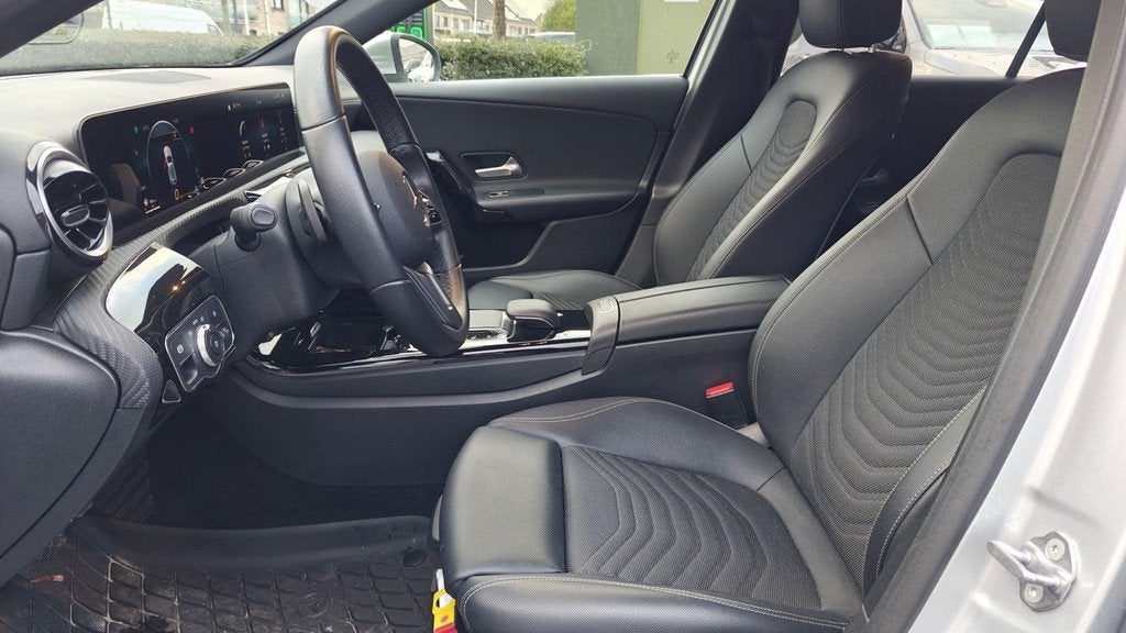 Mercedes-Benz 180 d Business Solution + CARPLAY + CAMERA + S, Auto's, 1325 kg, Gebruikt, 4 cilinders, 116 pk
