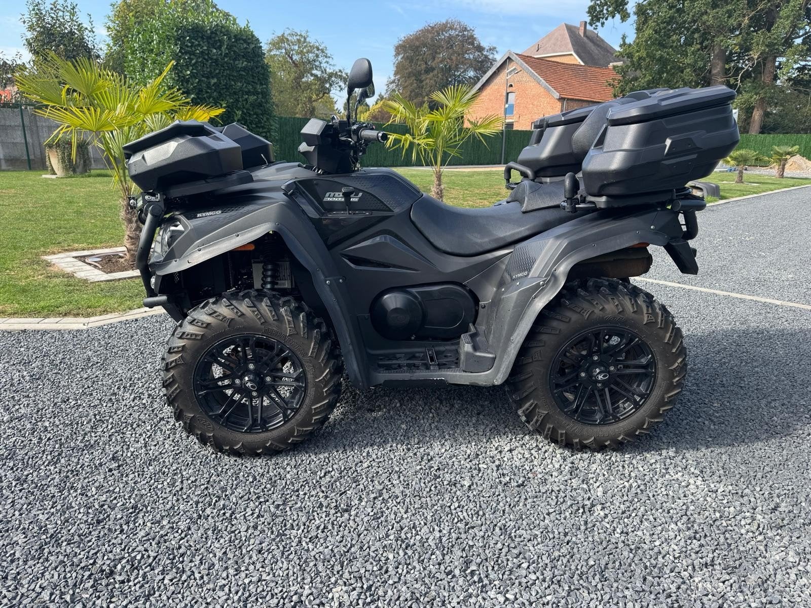 Kymco mxu 700, Motoren, 700 cc, 11 kW of minder, 1 cilinder