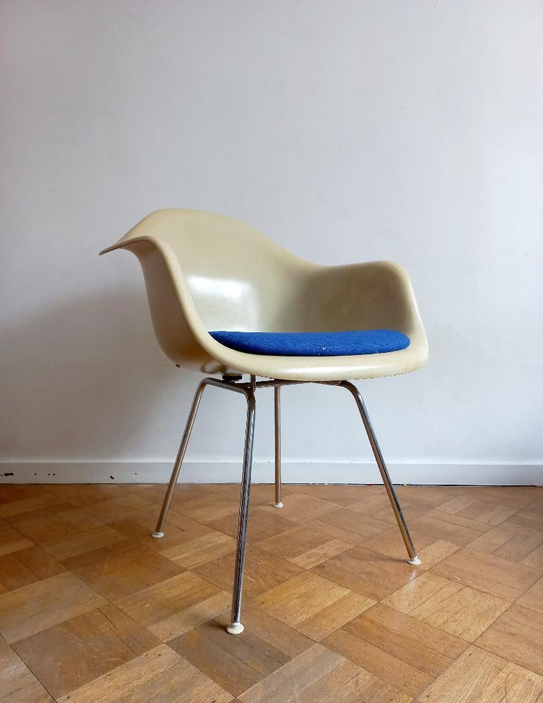 Vitra Eames DAX archair glasvezel, Antiek en Kunst, Ophalen