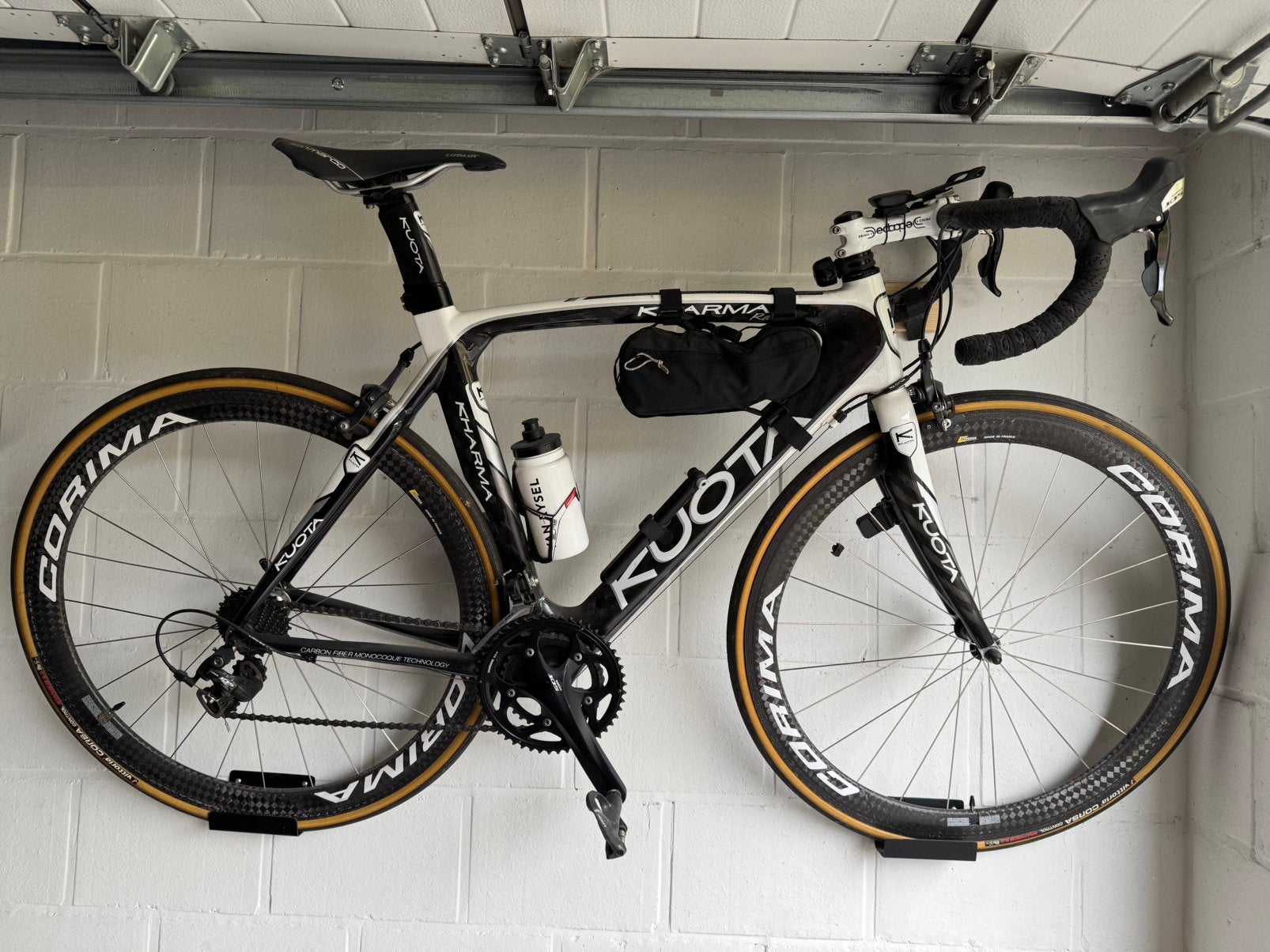 Kuota kharma, Enlèvement, Comme neuf, Carbone