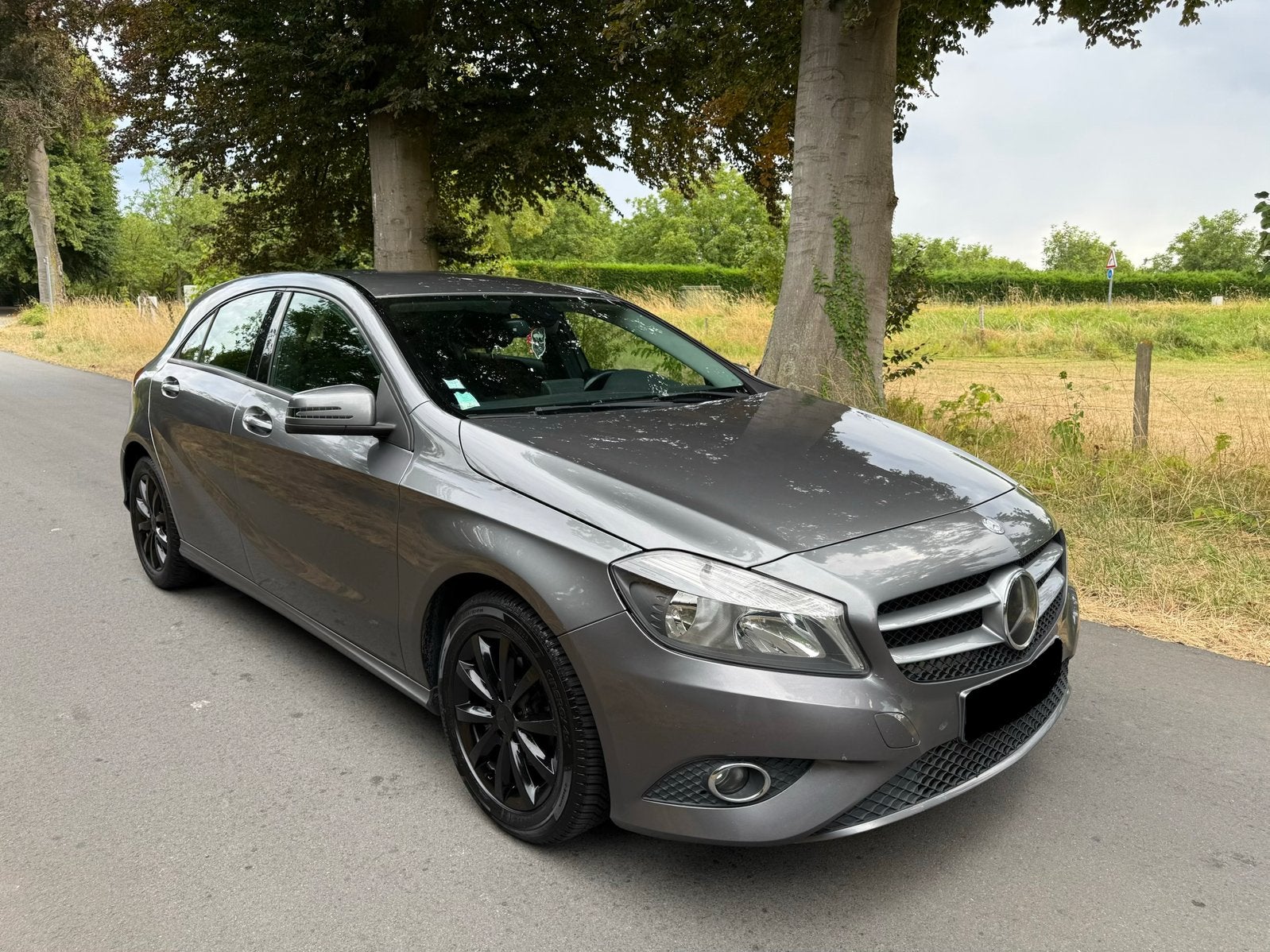 MERCEDES A180 DIESEL 2014 ** NAVI ** CAMERA ** AIRCO **, Auto's, Voorwielaandrijving, Euro 5, Stof, 4 cilinders