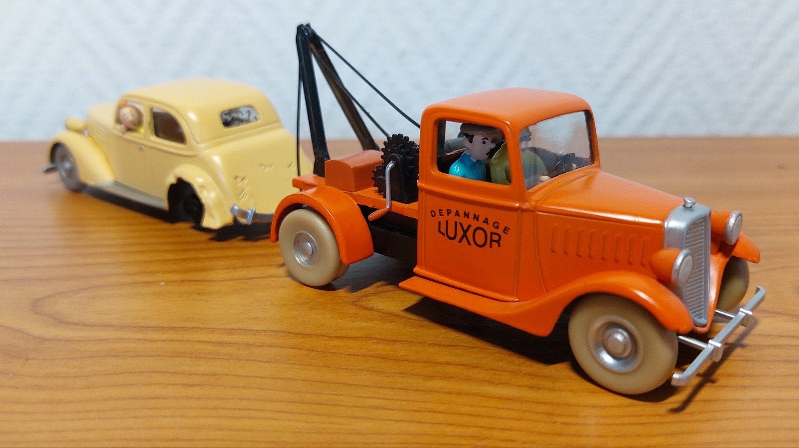 Voiture TINTIN Atlas 1/43 « La dépanneuse Louxor », Collections, Enlèvement ou Envoi, Tintin, Comme neuf, Statue ou Figurine