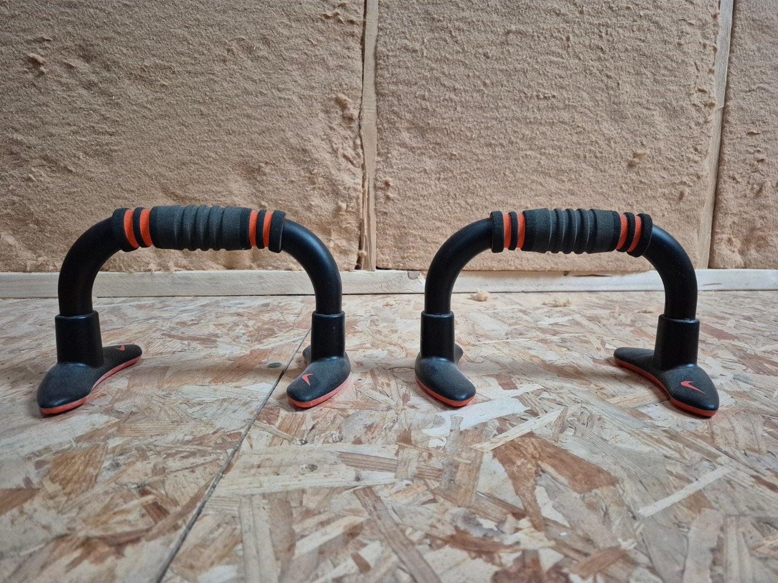 Push-up bars (2 stuks), Sports & Fitness, Équipement de fitness, Enlèvement, Comme neuf, Bras, Barre de push-up