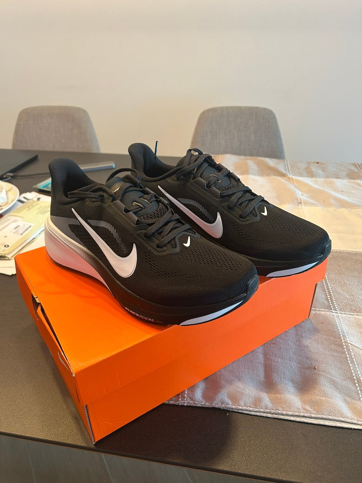 Nike Pegasus 42 NEUVES taille :42,5, Enlèvement, Neuf, Noir, Chaussures de sport