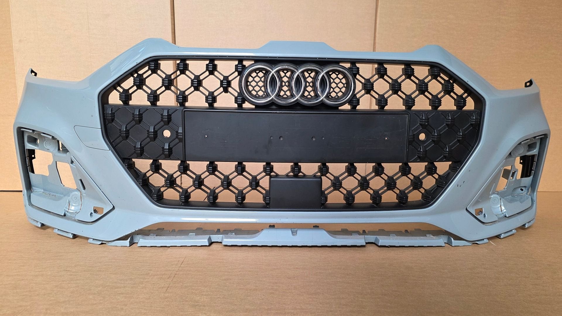 Voorbumper Audi A1 82A CITY CARVER 82A807437K ALLSTREET Z7W, -, Origine de la pièce connue, Audi, Utilisé