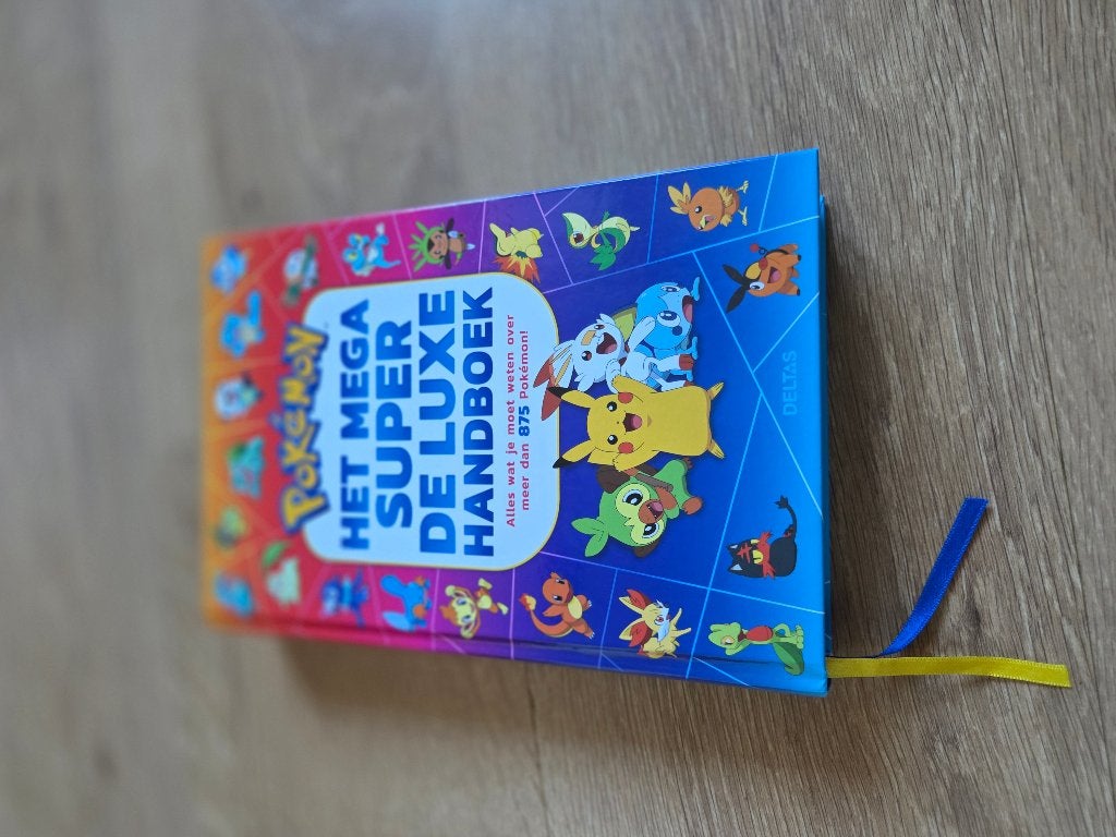 mega super de luxe handboek pokemon, Ophalen of Verzenden, Zo goed als nieuw