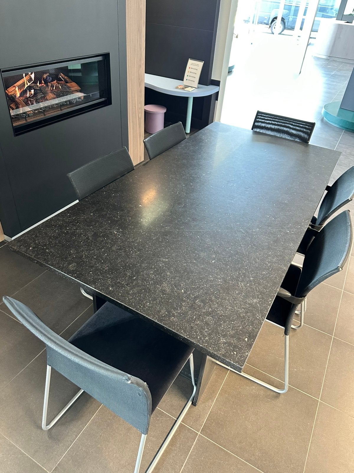 Table en pierre bleue, Enlèvement, Comme neuf