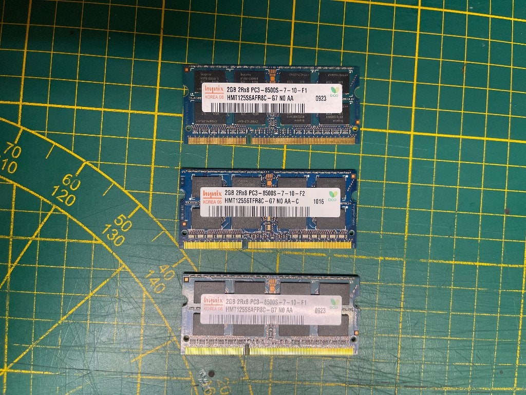 HYNIX 2GB PC3-8500S DDR3 SODIMM, Computers en Software, RAM geheugen, Gebruikt, DDR3, Ophalen of Verzenden, 2 GB