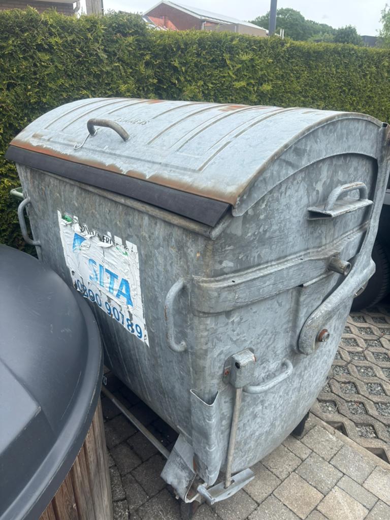 IJzeren rolcontainer, Ophalen