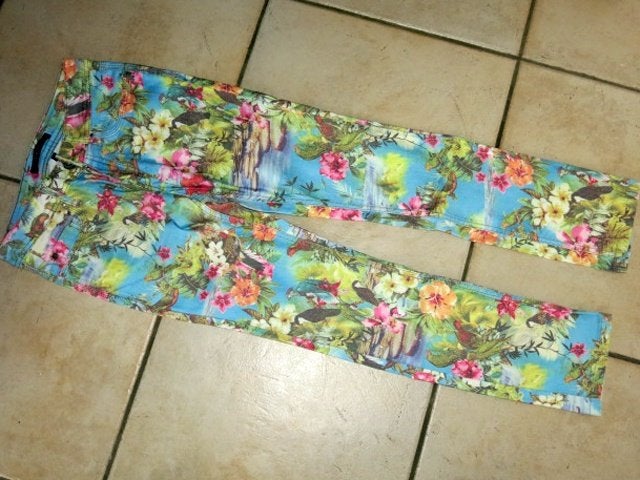 Een vrolijke broek, maat 36, Kleding | Dames, Broeken en Pantalons, Ophalen, Zo goed als nieuw, Maat 36 (S), Lang