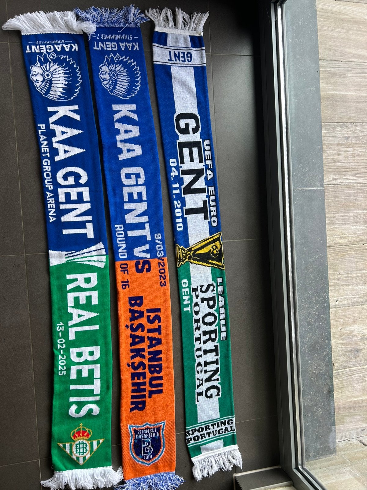 Sjaals Kaa Gent 12€ stuk, Enlèvement, Comme neuf