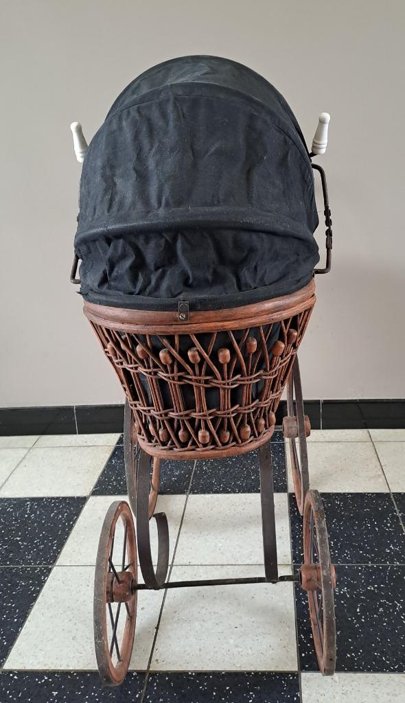 Landau de poupée en osier antique pour enfants, Antiquités & Art, Enlèvement