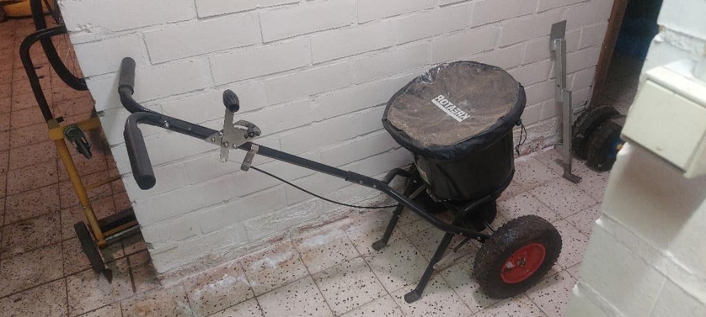 Strooikar voor gazonzaad of bemesting, Tuin en Terras, Ophalen, Nieuw, Overige soorten