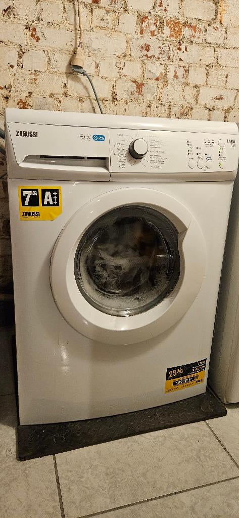 Machine à laver Zanussi 7kg, Electroménager, Lave-linge, 1200 à 1600 tours, 6 à 8 kg, Chargeur frontal, Enlèvement