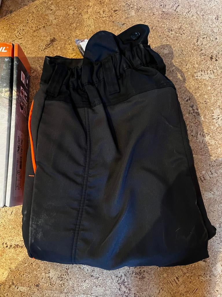 Kettingzaag broek maat L, Tuin en Terras, Werkkleding, Ophalen, Zo goed als nieuw, Broek
