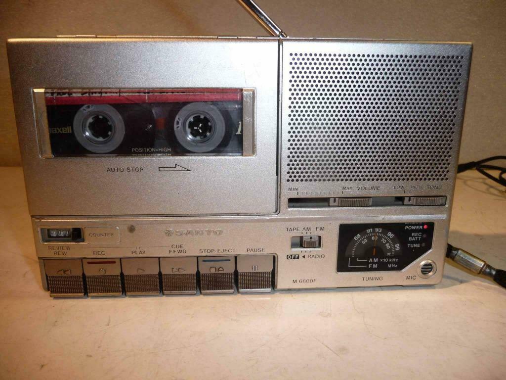 radio K7  portative SANYO–M 6600 F -  modèle VINTAGE, Enlèvement ou Envoi, Simple, Autres marques, Tape counter