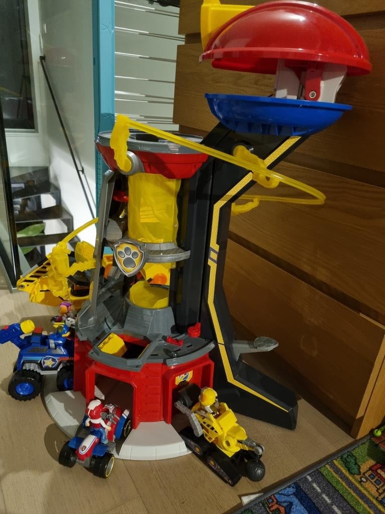 Paw patrol toren met 4 pup wagens, Enlèvement