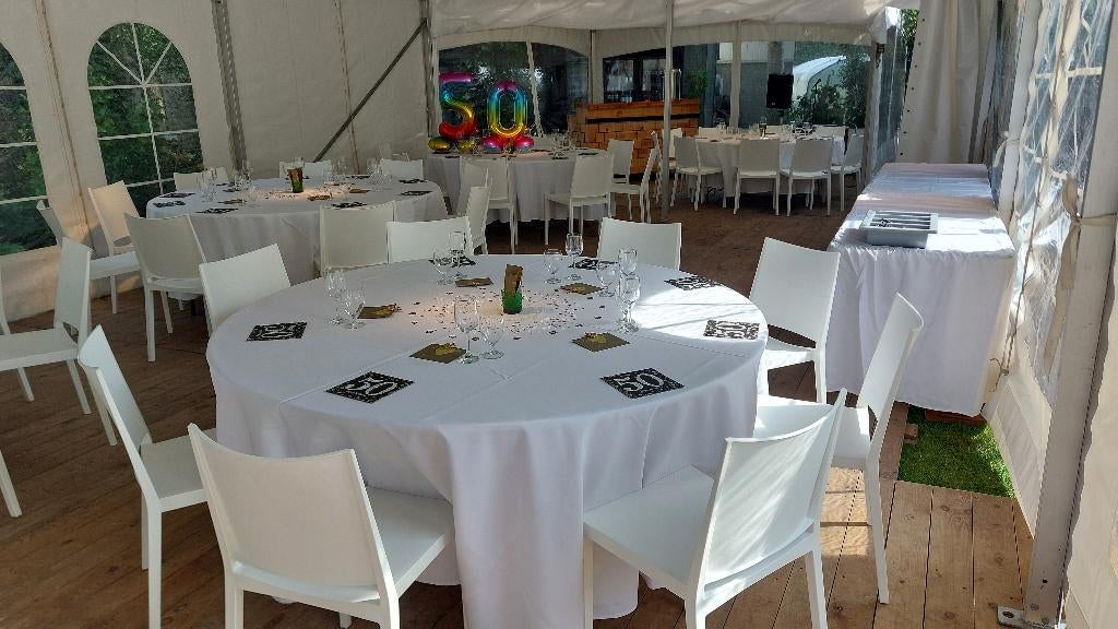 Tafels en stoelen huren, Ophalen, Zo goed als nieuw