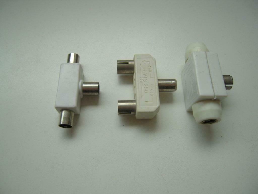 antenne, TV, Coax, splitter , verdeler 3 st., Audio, Tv en Foto, Vintage Televisies, Ophalen of Verzenden, Zo goed als nieuw