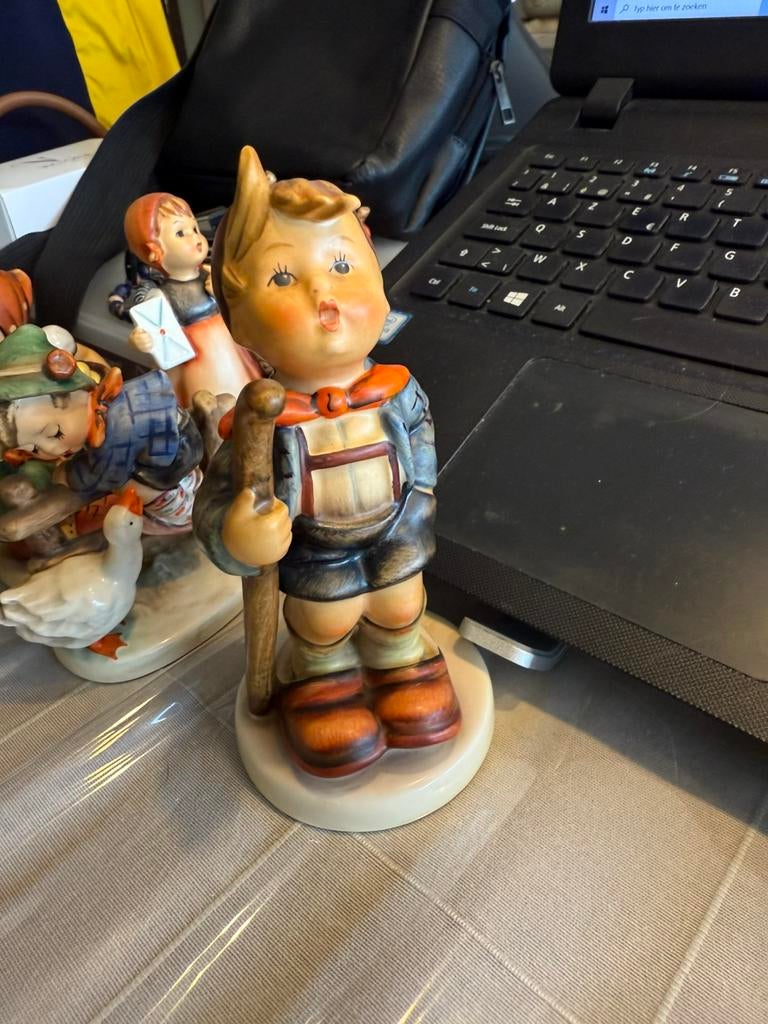Hummel - jongen met stok - nr 16/1 14,9cm, Ophalen, Zo goed als nieuw