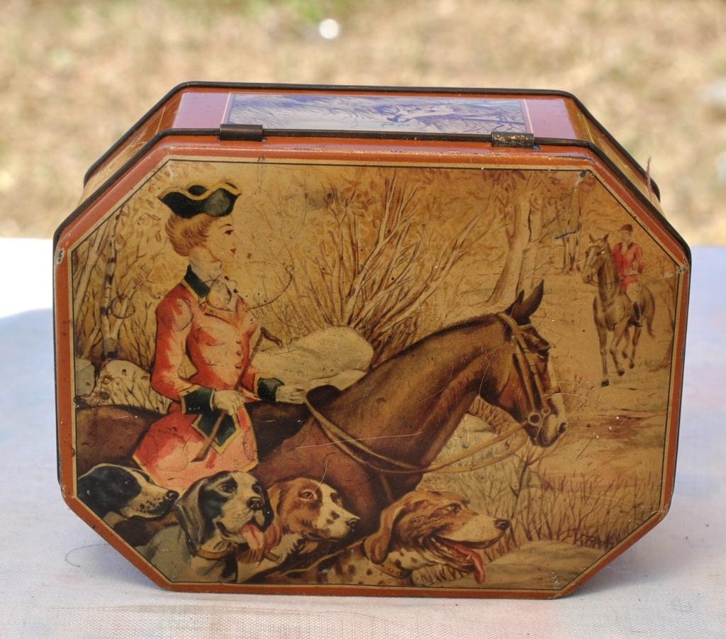 boite en metal decor cavaliere a la chasse, Collections, Boîte en métal, Enlèvement ou Envoi, Utilisé, Autre