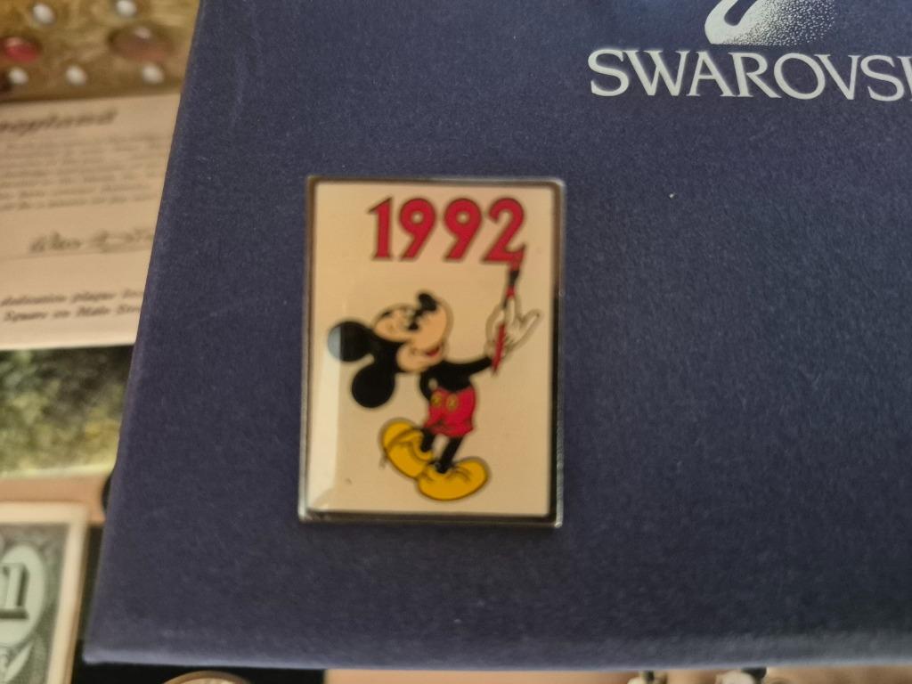 Pin Mickey schilder 1992, Enlèvement ou Envoi, Comme neuf, Figurine, Insigne ou Pin's