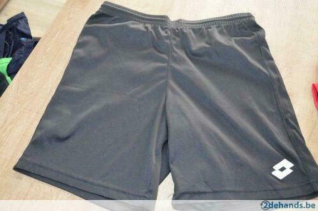 Pantalon de sport taille 104, Pantalon, Garçon, Enlèvement ou Envoi, Comme neuf