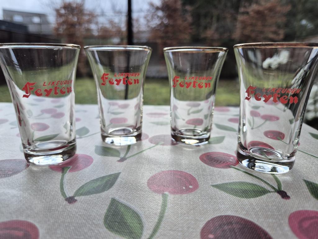 4 likeur glazen feyten, Verzamelen, Ophalen of Verzenden, Gebruikt, Borrel- of Shotglas