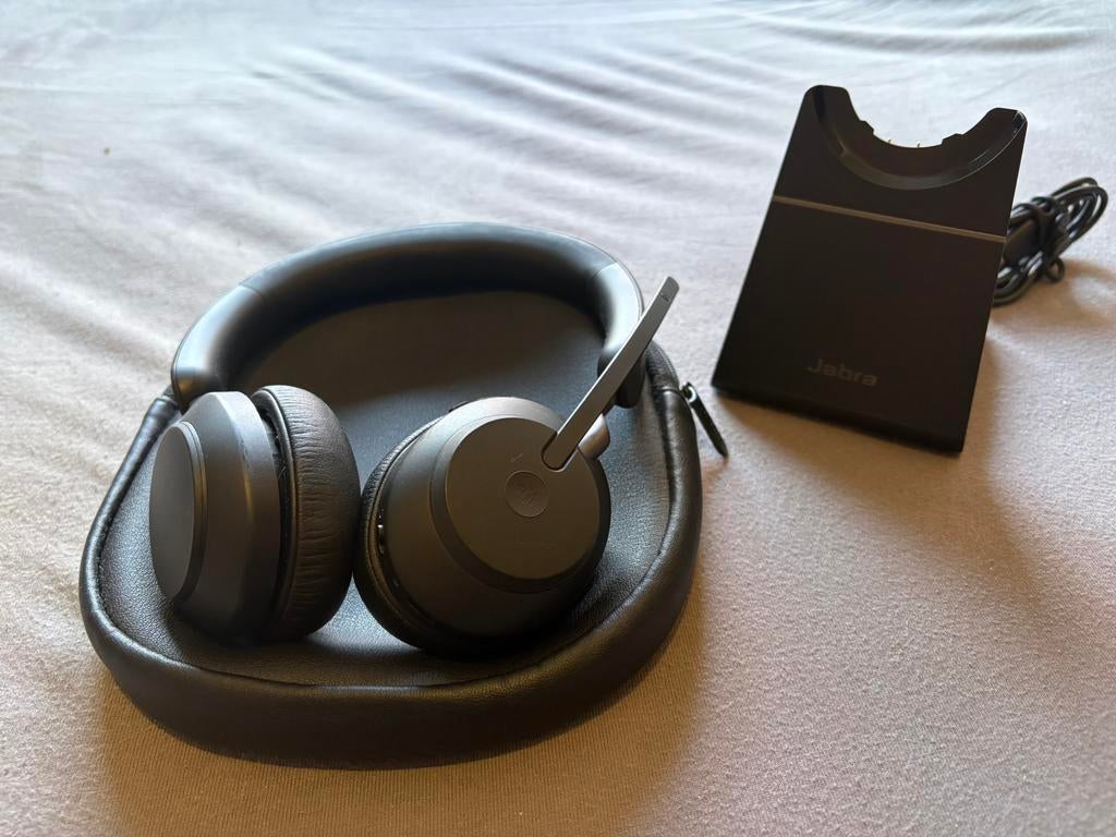 Jabra Evolve2 65 + Desk Stand, Enlèvement ou Envoi, On-ear, Comme neuf, Jabra
