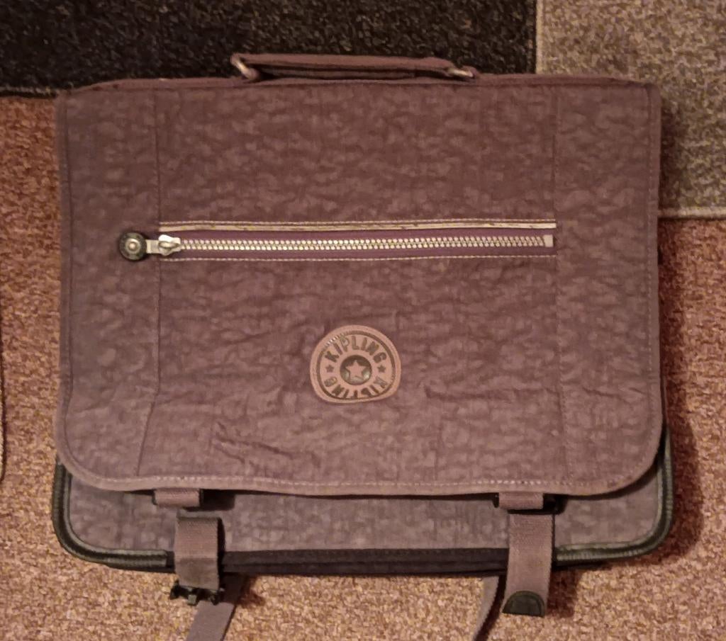 Kipling grote boekentas, Ophalen