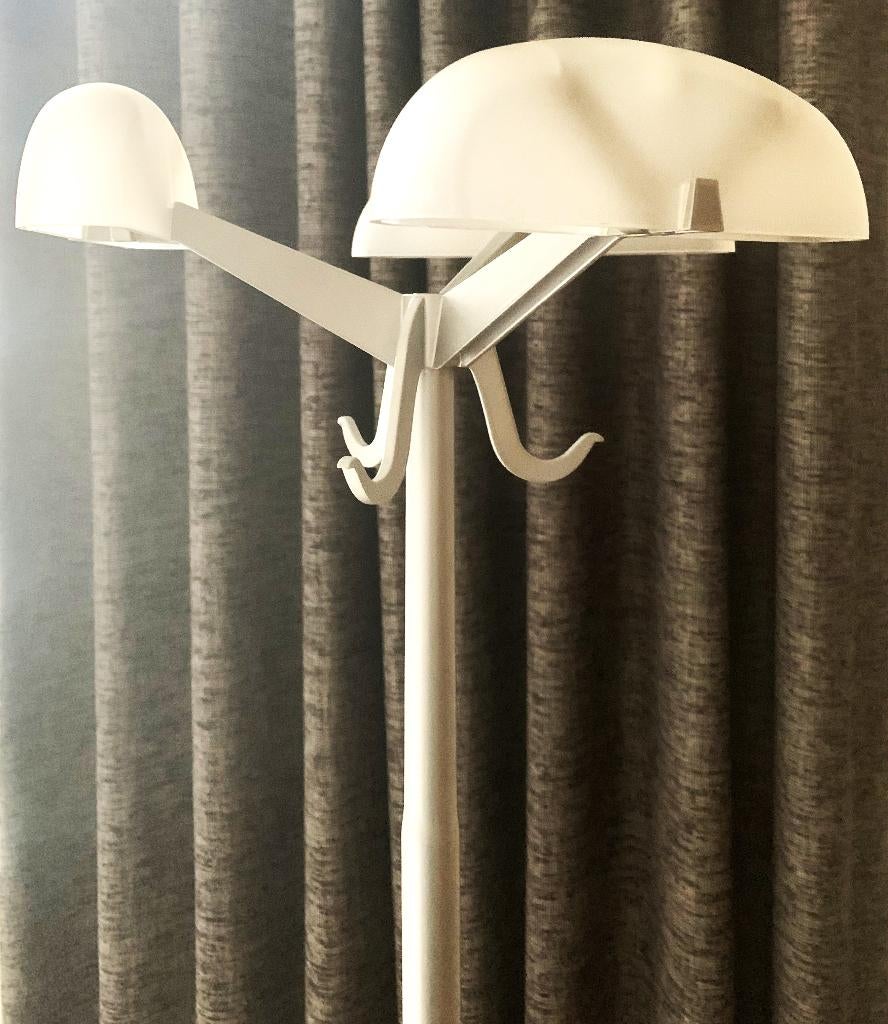 Kapstok Kartell, Ophalen