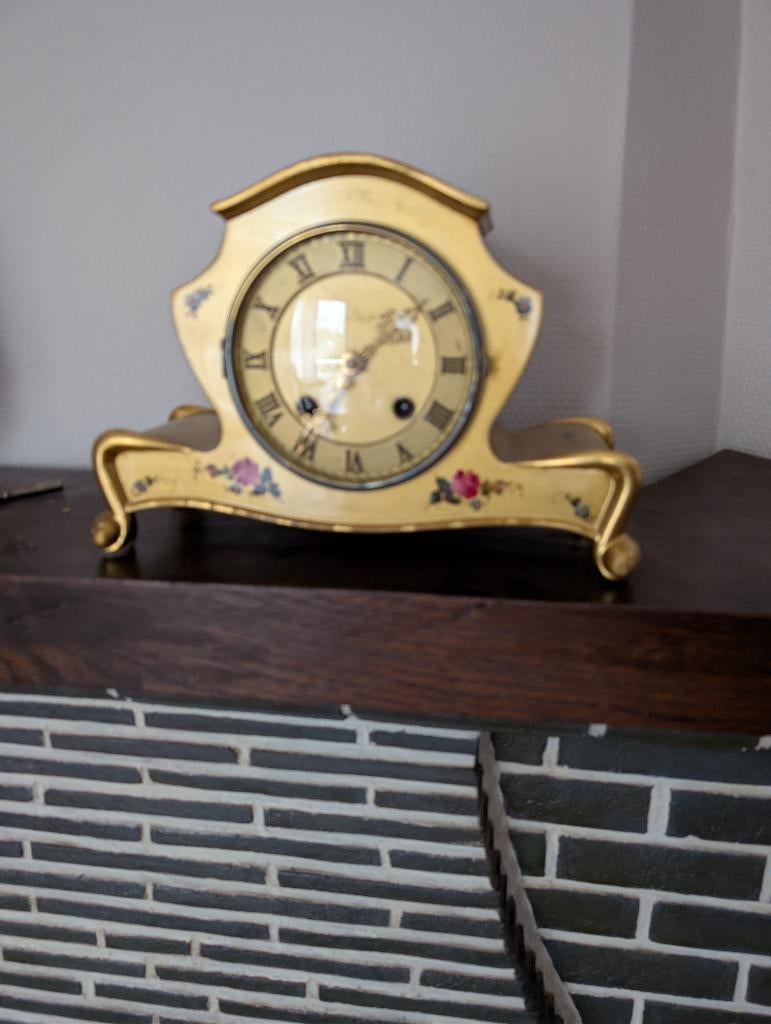 Pendule de cheminée ancienne décor floral mécanique à clé-, Enlèvement, Autres matériaux, Doré